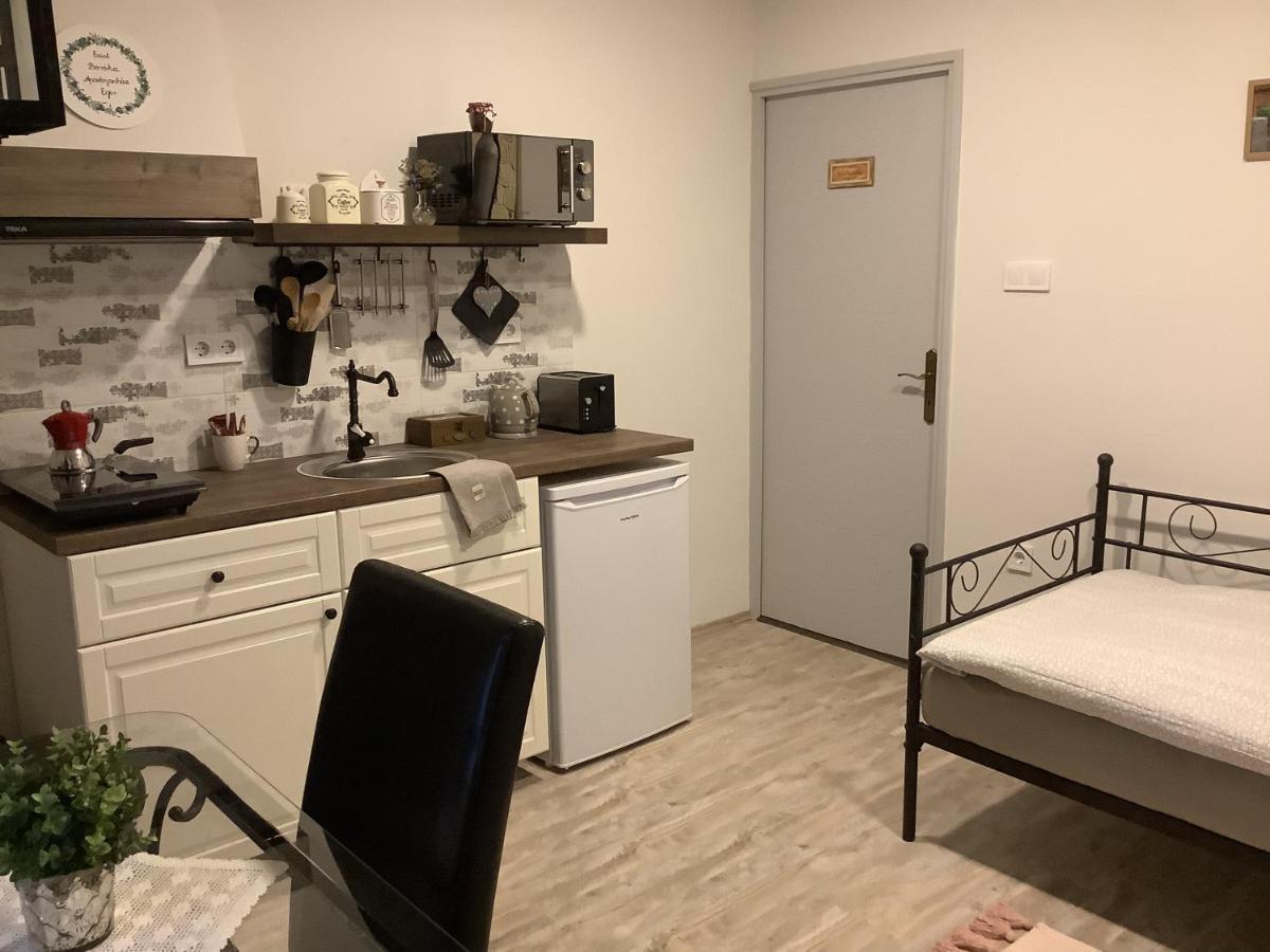 Ezuest Boroka Apartman Eger Eksteriør bilde