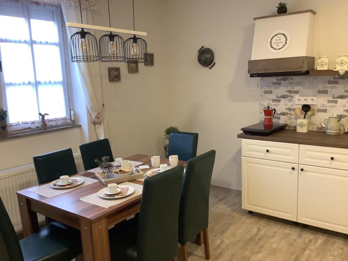 Ezuest Boroka Apartman Eger Eksteriør bilde