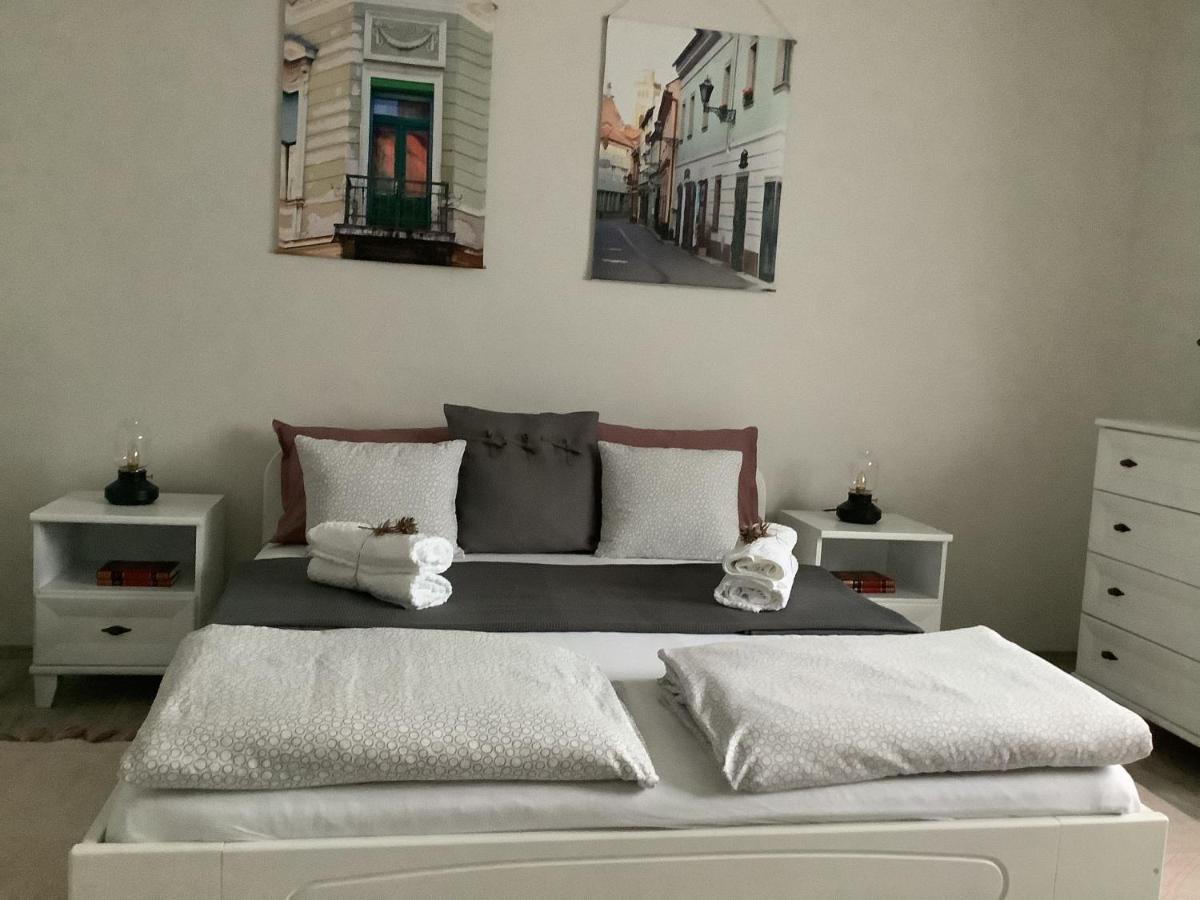 Ezuest Boroka Apartman Eger Eksteriør bilde