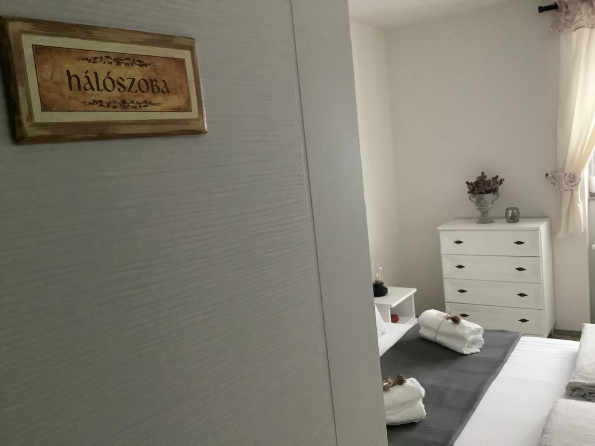 Ezuest Boroka Apartman Eger Eksteriør bilde