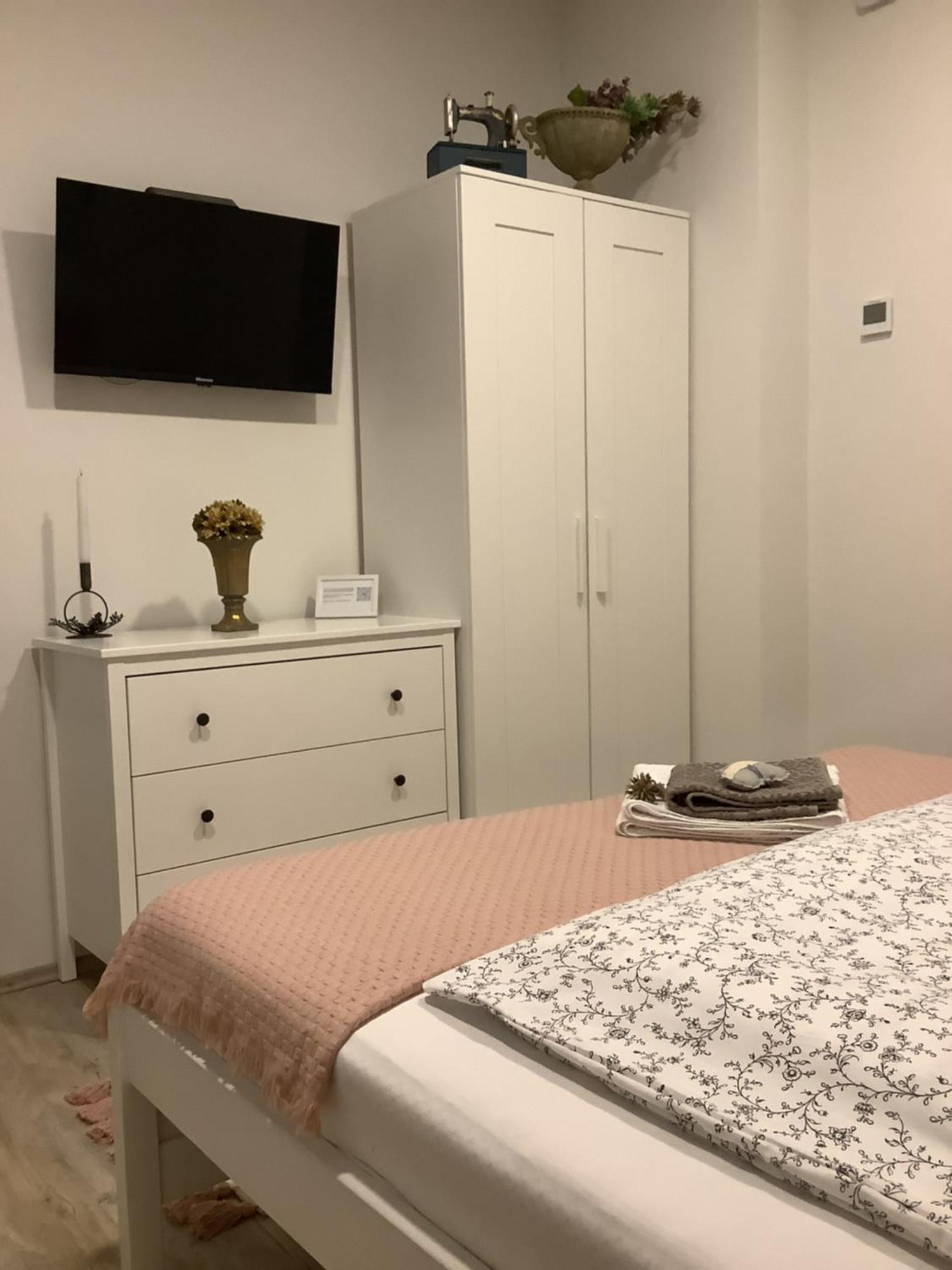 Ezuest Boroka Apartman Eger Eksteriør bilde
